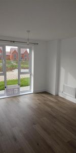 3 bedroom semi-detached house to rent - Photo 3