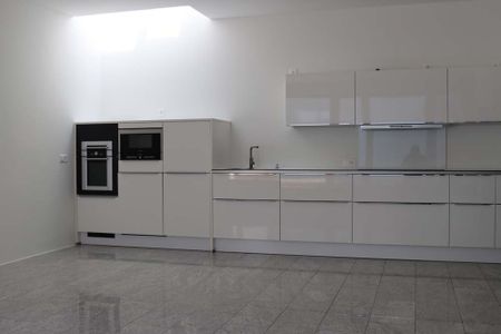 Moderne 3.5-Zimmerwohnung mit privatem Innenhof und Top-Ausstattung im Zelgweg - Photo 5