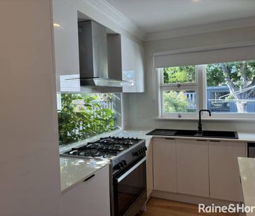 Beautifully Renovated & Decorated Classic 1950's Cottage in Bowral - Photo 1