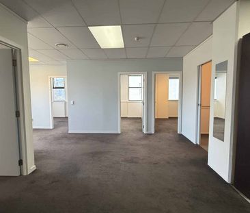 Spacious 4-Bedroom Apartment – Perfect for Young Professionals or S... - Photo 3