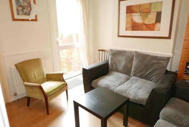 1 bedroom in a house share to rent - Photo 1