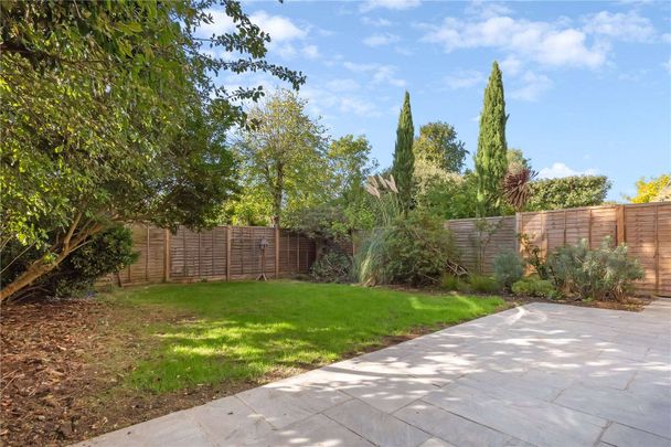 A newly refurbished three bedroom flat within an imposing Victorian house situated on this popular road, The Chase, benefitting from a wonderful private garden. - Photo 1