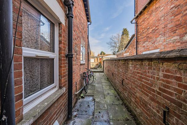 6 bedroom terraced house to rent - Photo 1