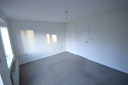 3 bedroom semi-detached house to rent - Photo 4