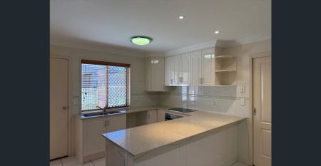 Townhouse - Prime Location!! - Photo 5