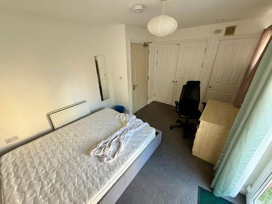 1 bedroom in a house share to rent - Photo 1
