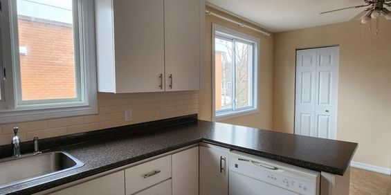 5 1/2 Avec Salle De Lavage - Photo 3