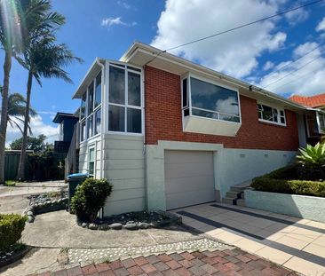 Three-Bedroom Home, Minutes from the Beach! - Photo 5