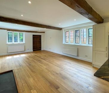 4 bedroom barn conversion to rent - Photo 2