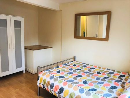 6 Bed Terraced House, Pomona Street, S11 - Photo 3