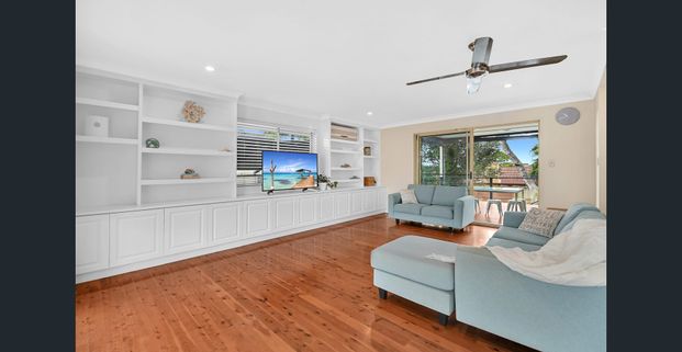 Charming Family Home with Pool - Photo 1