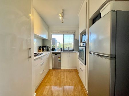 LOW MAINTENANCE 2 BEDROOM VILLA IN A FANTASTIC LOCATION - Photo 2