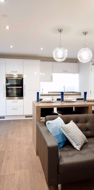 🌟Premium Off-Suite Shower Room🌟 Bedroom B - Photo 1