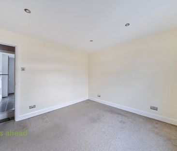 Selsdon Road, South Croydon, CR2 - Photo 4