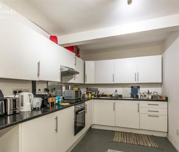 6 bedroom terraced house to rent - Photo 4