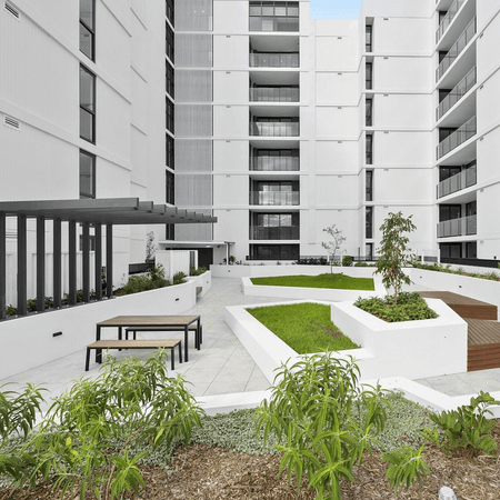 LUXURY 2 BEDROOM APARTMENT - Photo 4