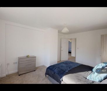 3 bedroom flat to rent - Photo 3