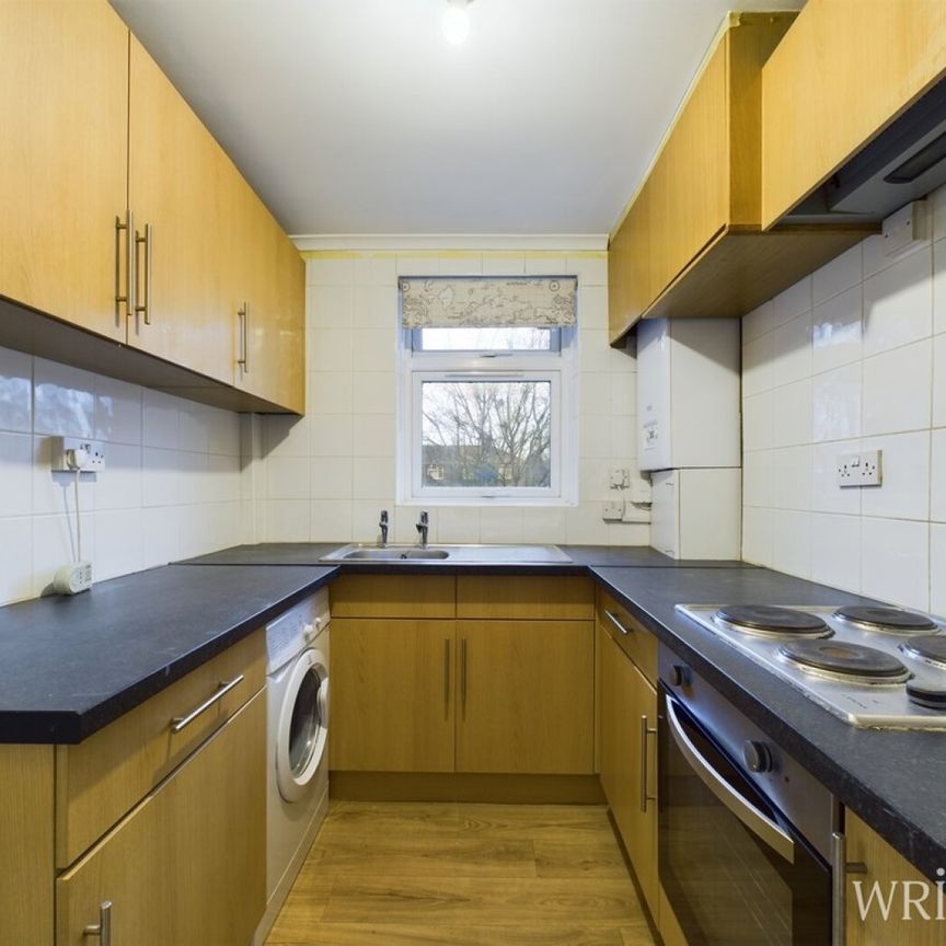 1 bedroom Apartment - UPPERFIELD ROAD, WELWYN GARDEN CITY. - Photo 1