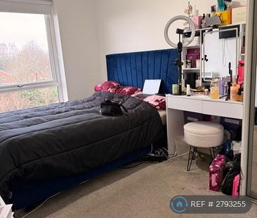 1 bedroom in a flat share to rent - Photo 2