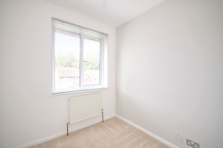 3 bedroom end of terrace house to rent - Photo 3