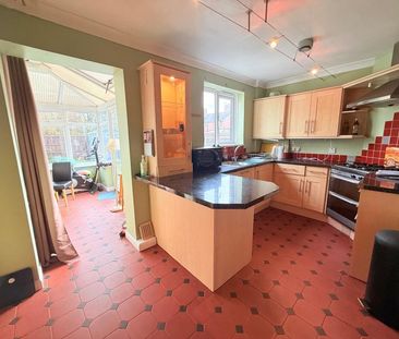 Elles Close, Farnborough, Hampshire, GU14 - Photo 6