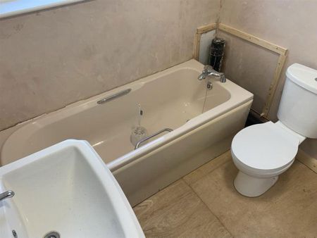 3 bedroom semi-detached house to rent - Photo 2