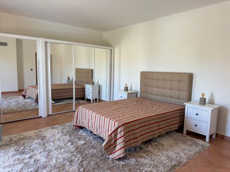 Moradia espetacular V3 em Condomínio pequeno, privado e com piscina - Photo 4