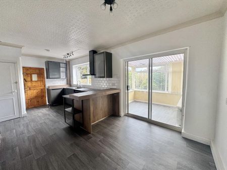 3 bedroom semi-detached house to rent - Photo 5