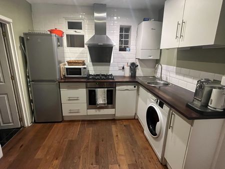 1 Bed Flat, Sudlow Road, SW18 - Photo 5