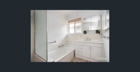 Charming Three-Bedroom Family Home in Quiet Kilsyth Pocket - Photo 2