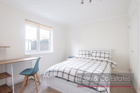 5 bedroom townhouse to rent - Photo 4