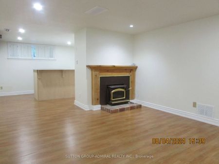 Detached Home For Lease | N9237422 - Photo 4