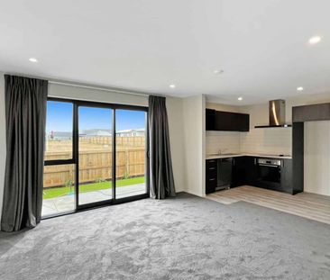 WOODEND - TWO BEDROOMS, SINGLE GARAGE - Photo 1