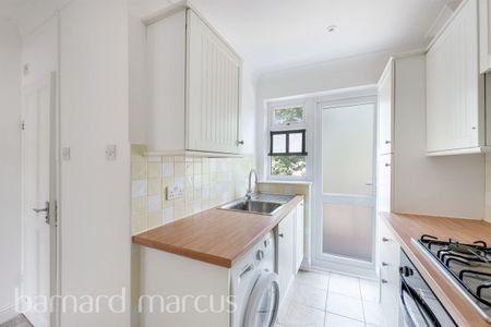 Errol Gardens, NEW MALDEN - Photo 4