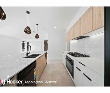 Luxury Family Living with Sophisticated Designer Finishes - Photo 5