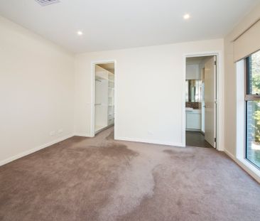 MODERN TOWNHOUSE IN THE HEART OF BEAUMARIS - Photo 3