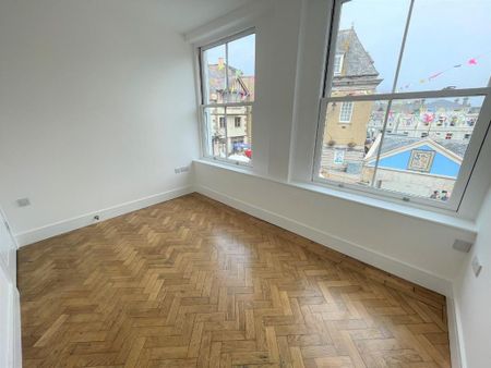 3 bedroom flat to rent - Photo 4