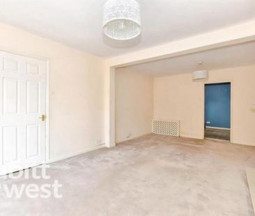 3 bedroom semi-detached bungalow to rent - Photo 2