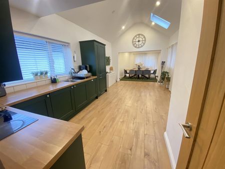 4 Bedroom House To Let - Photo 5