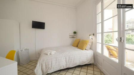Bright room for rent in 9-bedroom apartment in l'Eixample - Foto 3