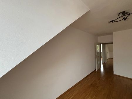 Wohnen unterm Dach mit Blick auf den Schlossberg - Photo 2