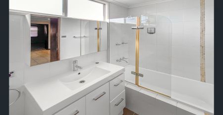 3 bedroom family home - Photo 3