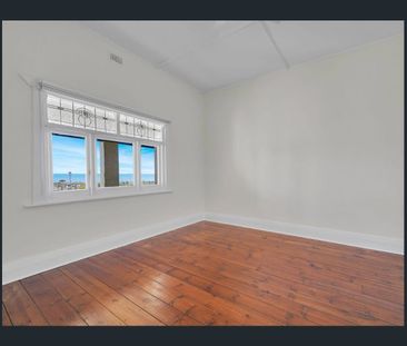 Oceanfront calm meets character - Photo 6