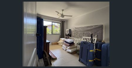 Big Family Home With Big Shed & Lagoon Views! 🏡 - Photo 4