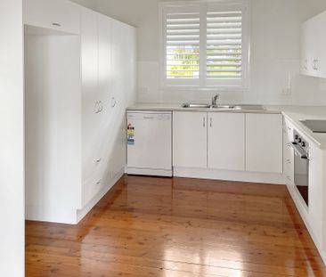 Beautifully Renovated 3-Bedroom Home - Photo 4