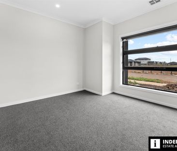 Stunning Home for Rent in the Serene Community of Strathtulloh! - Photo 1