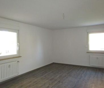 Mutter-Kind-Wohnen: einzugsbereite 3-Raum-Wohnung mit Sonnenbalkon - Photo 2