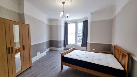 3 bedroom apartment to rent - Photo 2