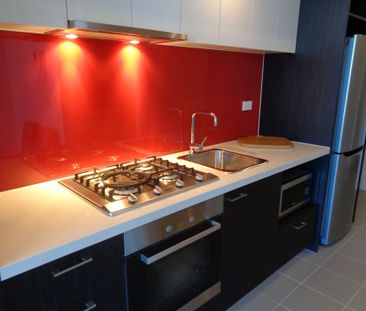 3607/5 Sutherland Street, Melbourne - Photo 3