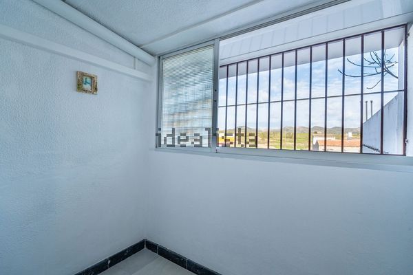 Alquiler de piso en Calle Aljaima - Photo 1